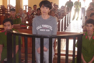 Kẻ bay nửa vòng trái đất sát hại mẹ người tình đền tội