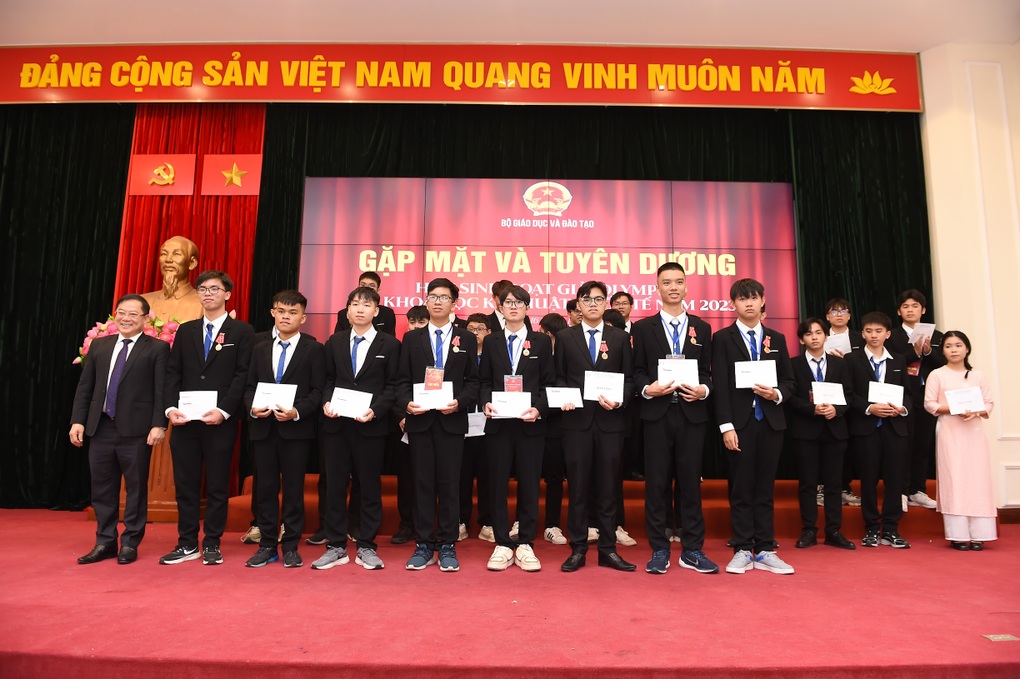 Duy trì chính sách cử học sinh đi nước ngoài đào tạo bằng học bổng Nhà nước - 2 Duy trì chính sách cử học sinh đi nước ngoài đào tạo bằng học bổng Nhà nước - 2