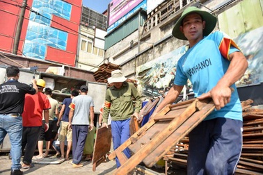 Hà Nội: Cưỡng chế hàng loạt cơ sở kinh doanh "xẻ thịt" đất vàng quận Cầu Giấy