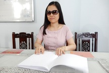 Cô gái mù, tấm gương sáng