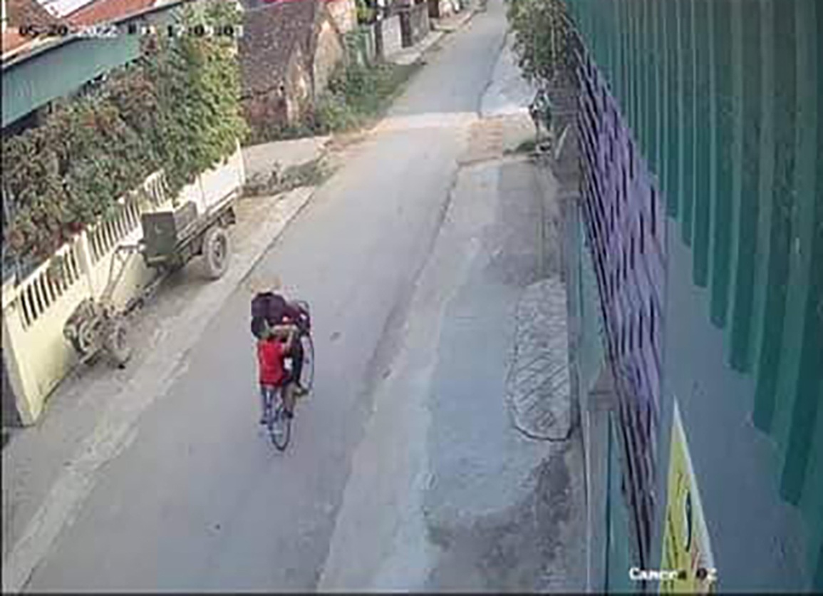 Thi thể hai mẹ con nổi trên sông sau một ngày rời khỏi nhà - 1 Thi thể hai mẹ con nổi trên sông sau một ngày rời khỏi nhà - 1