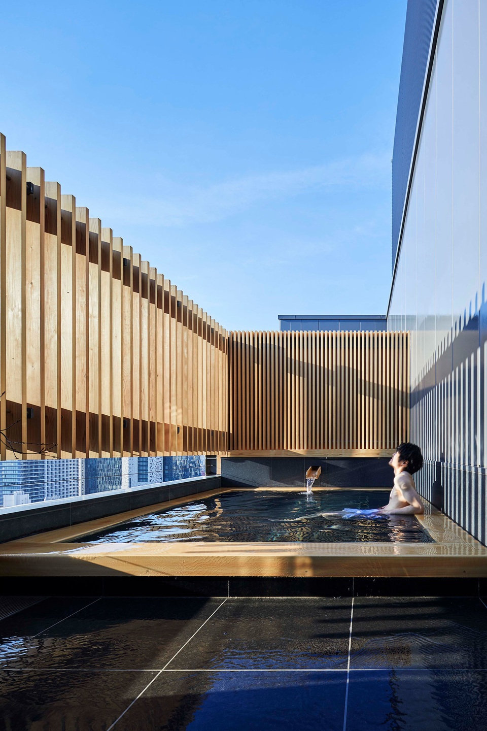 Khách sạn độc đáo với onsen trên mái giữa lòng Tokyo - 9 Khách sạn độc đáo với onsen trên mái giữa lòng Tokyo - 9