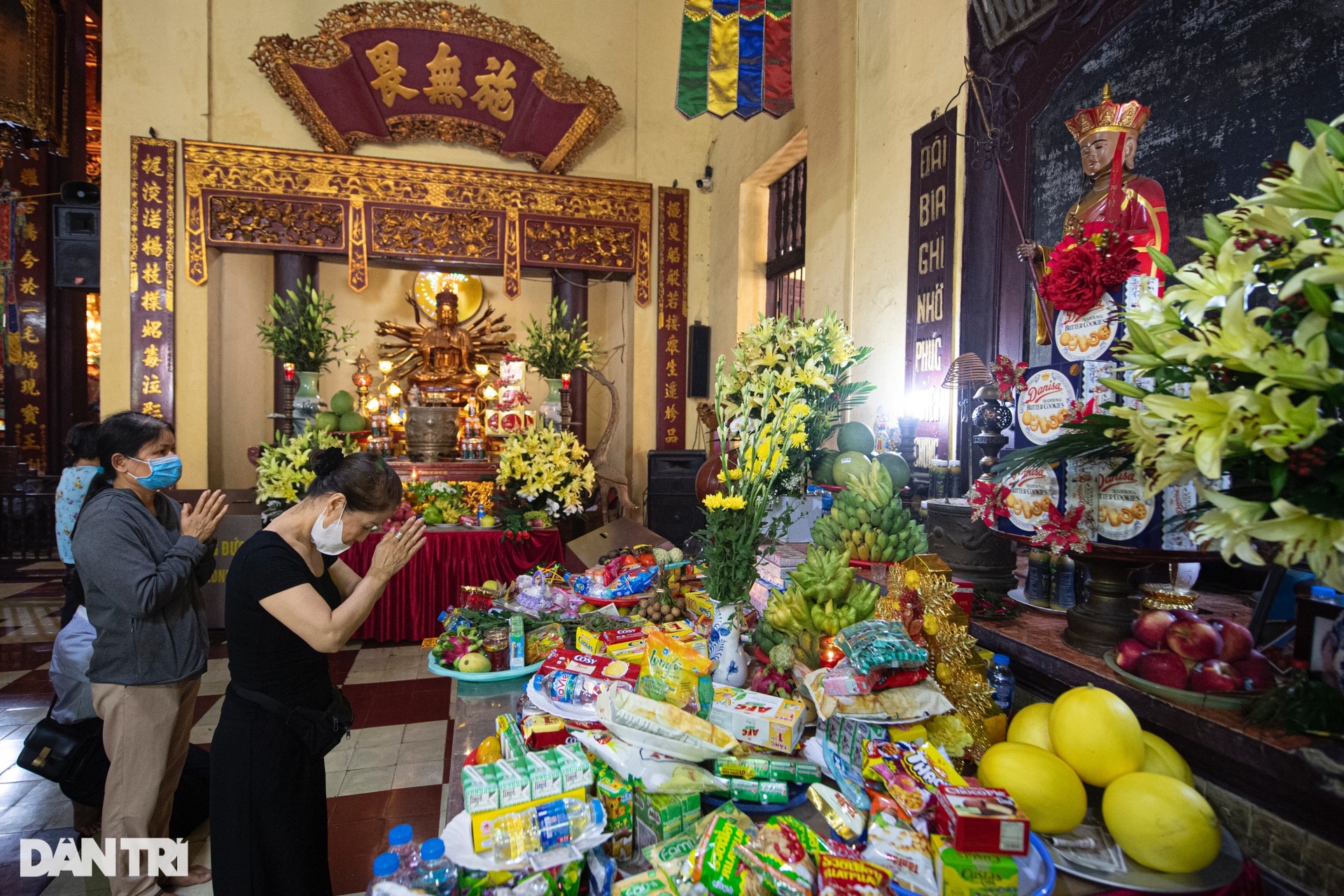 Phủ Tây Hồ vắng vẻ ngày Rằm tháng Bảy - 15 Phủ Tây Hồ vắng vẻ ngày Rằm tháng Bảy - 15