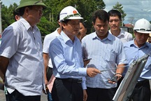 Bộ trưởng “trảm” nhà thầu tại trận