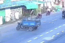 Nổi bật tuần qua: xe ba gác chở cồng kềnh "hạ gục" người đi xe máy