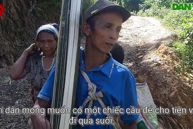 Nhân dân mong ước có một chiếc cầu để đi lại.