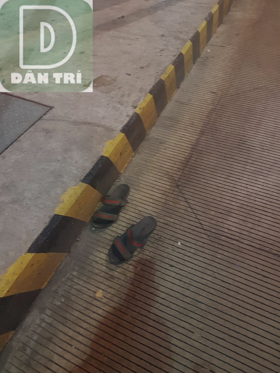 Bắt khẩn cấp nghi can cướp tiền tại trạm thu phí đường cao tốc - 3 Bắt khẩn cấp nghi can cướp tiền tại trạm thu phí đường cao tốc - 3