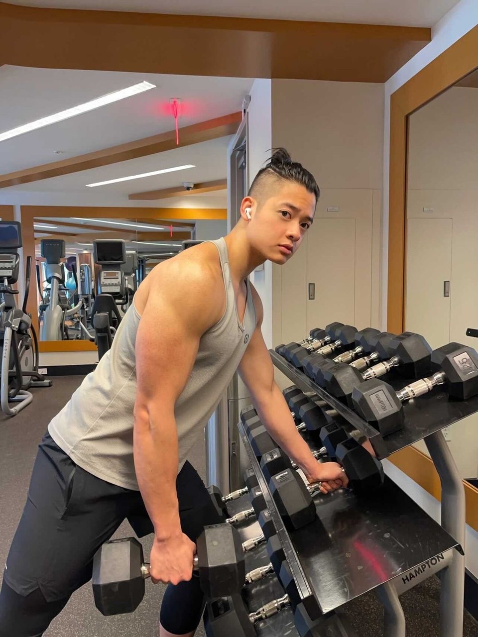 Hot boy 6 múi hút triệu follow TikTok, suốt 9 năm chưa ngưng tập ngày nào - 4 Hot boy 6 múi hút triệu follow TikTok, suốt 9 năm chưa ngưng tập ngày nào - 4