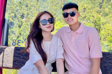 Cầu thủ Việt ghi 2 bàn vào lưới U22 Malaysia thích mặc áo đôi với bạn gái