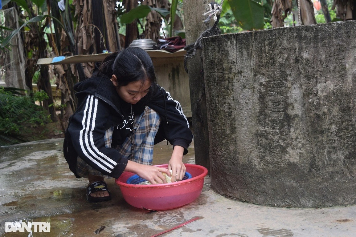 Mẹ tai biến, bố nguy kịch, 3 đứa bé ngơ ngác thành trụ cột gia đình - 8 Mẹ tai biến, bố nguy kịch, 3 đứa bé ngơ ngác thành trụ cột gia đình - 8
