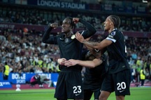 Chelsea thắng tưng bừng "5 sao"  trên sân West Ham