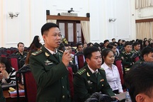 Bộ trưởng Bộ GD&ĐT gặp mặt các thầy giáo “mang quân hàm xanh”