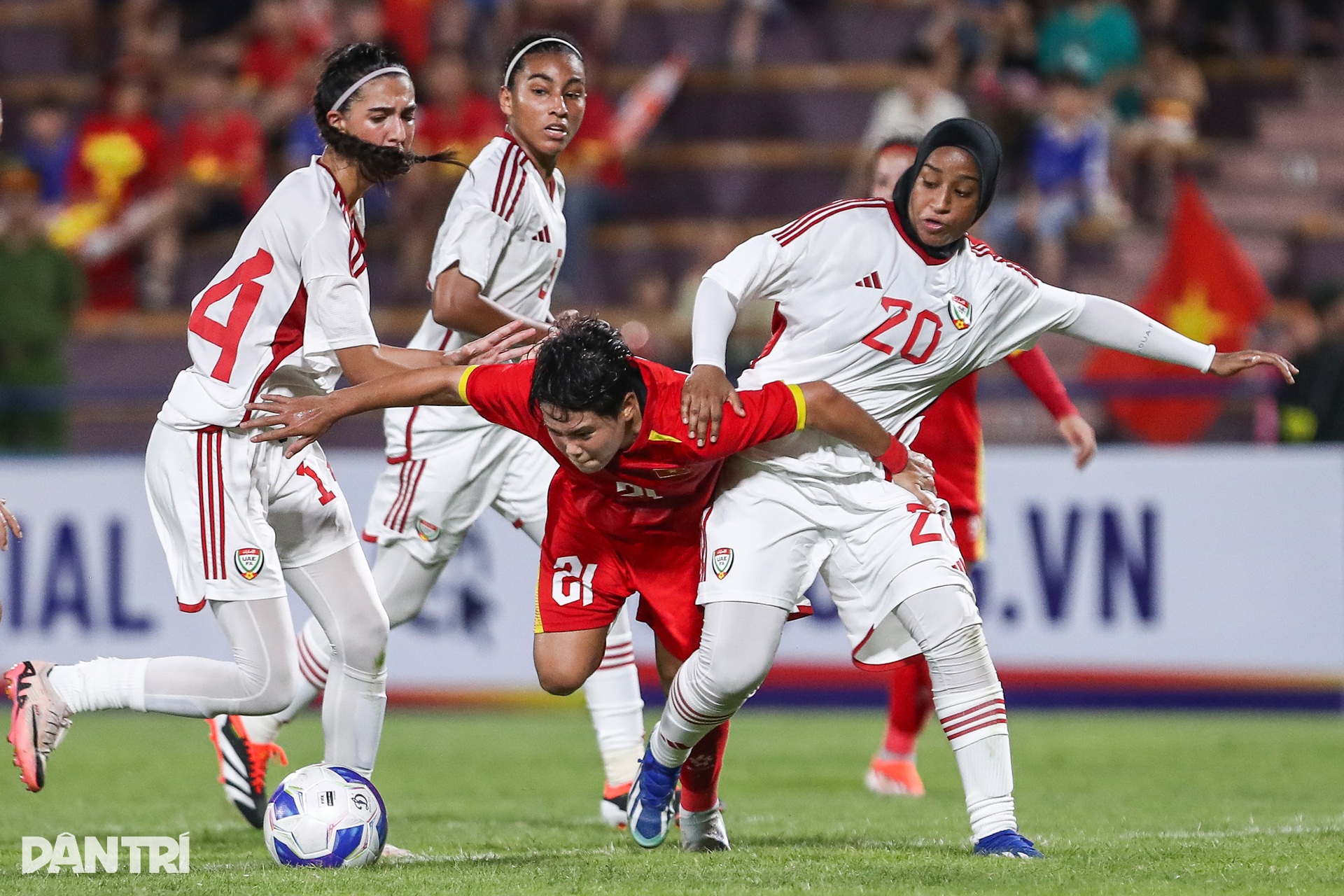 Đội tuyển nữ Việt Nam thắng đậm đối thủ UAE vượt trội về thể hình - 3 Đội tuyển nữ Việt Nam thắng đậm đối thủ UAE vượt trội về thể hình - 3
