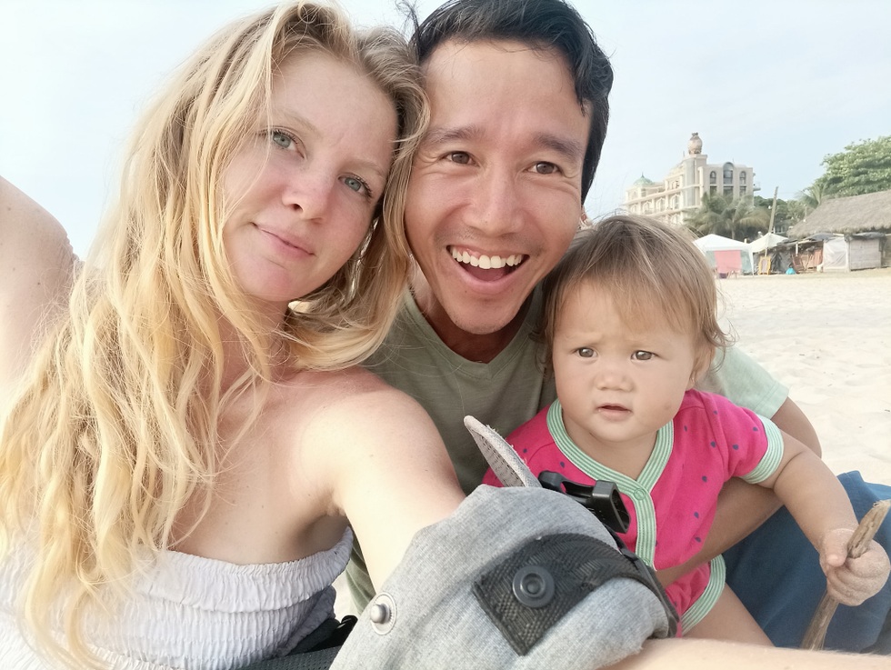 Cô gái Mỹ xinh đẹp theo chồng Việt bỏ phố về quê, chỉ ăn hoa quả để sống - 2 Cô gái Mỹ xinh đẹp theo chồng Việt bỏ phố về quê, chỉ ăn hoa quả để sống - 2