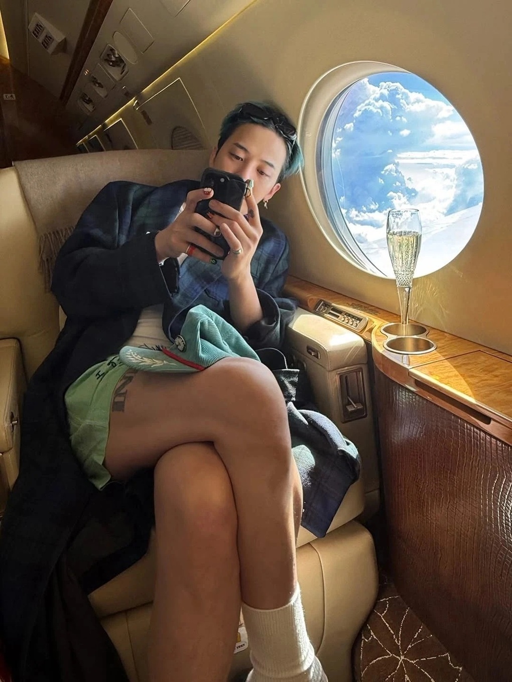 Có gì bên trong chuyên cơ tiền tỷ đưa G-Dragon đến Hà Nội biểu diễn? - 2 Có gì bên trong chuyên cơ tiền tỷ đưa G-Dragon đến Hà Nội biểu diễn? - 2