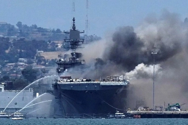 Thủy thủ Mỹ trắng án vụ chiến hạm 1,2 tỷ USD cháy thành sắt vụn