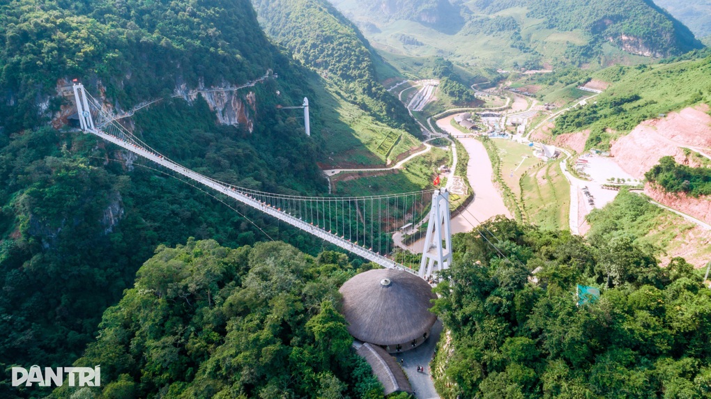 Khách đổ về Mộc Châu đúng mùa mận chín, nhiều nơi cháy phòng dịp 30/4 - 4