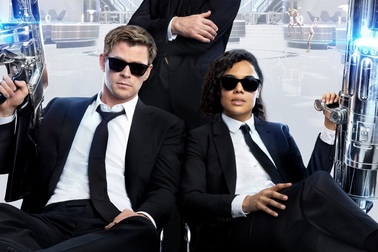 Những phim bom tấn vẫn hứng "gạch đá”