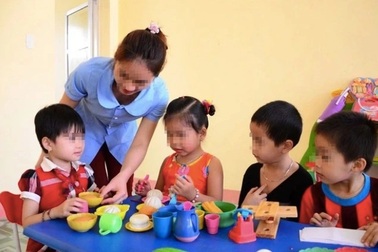 Nhà trường hay người lao động làm thủ tục nhận hỗ trợ?