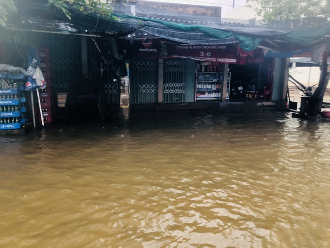 Thừa Thiên Huế: Nước lũ lên nhanh, nhiều nơi ngập sâu trở lại - Ảnh 3. Thừa Thiên Huế: Nước lũ lên nhanh, nhiều nơi ngập sâu trở lại - Ảnh 3.