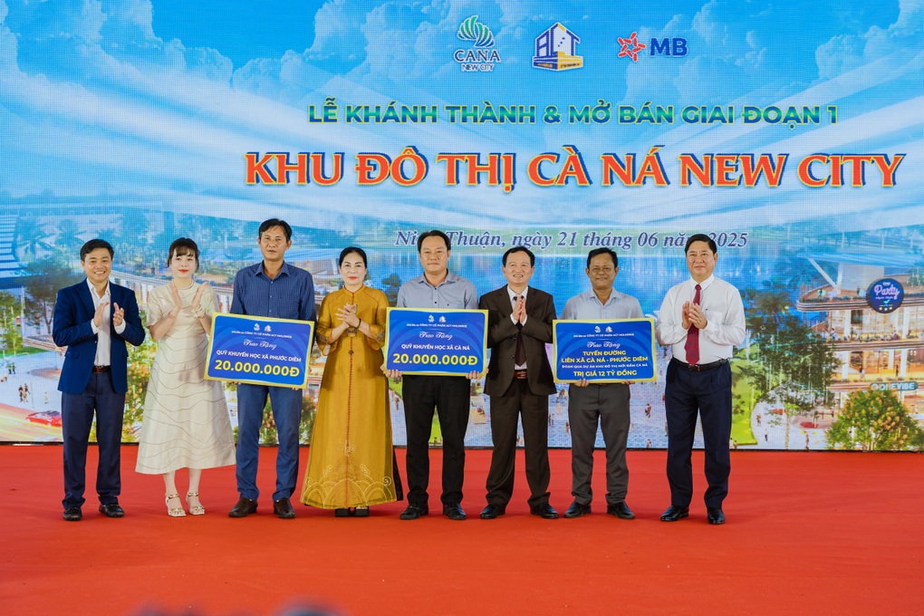 Hàng trăm khách tham dự lễ mở bán, khánh thành giai đoạn 1 Cà Ná New City - 3 Hàng trăm khách tham dự lễ mở bán, khánh thành giai đoạn 1 Cà Ná New City - 3