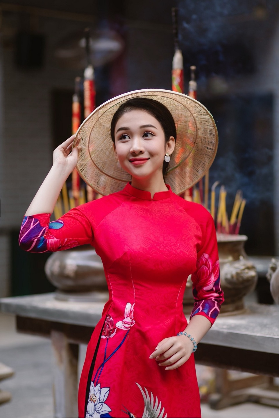 Hoa khôi ĐH Công nghệ TP.HCM duyên dáng trong bộ ảnh đón Xuân - 3 Hoa khôi ĐH Công nghệ TP.HCM duyên dáng trong bộ ảnh đón Xuân - 3