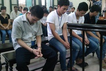 Nam sinh đỗ 2 đại học giết người được trả tự do ngay tại tòa