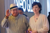 Hồng Kim Bảo tuổi 73: Vợ hoa hậu kề cạnh, sang Việt Nam tìm... quán phở