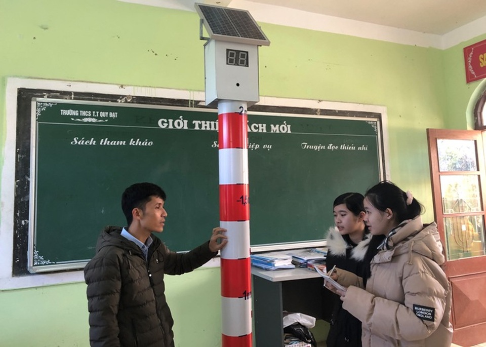 Thiết bị cảnh báo mực nước thông minh đầy sáng tạo của học sinh vùng lũ - 1 Thiết bị cảnh báo mực nước thông minh đầy sáng tạo của học sinh vùng lũ - 1