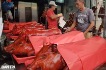 Heo quay 400.000 đồng/kg, cá nướng 250.000 đồng/con cúng Thần Tài đắt khách