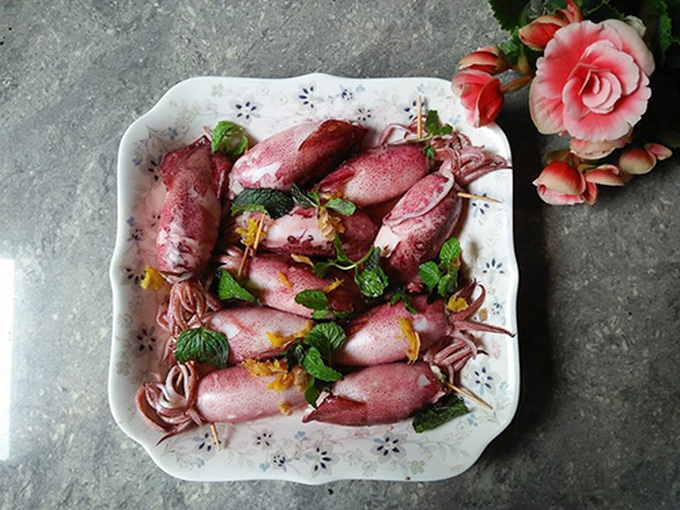 Món mực nhồi thịt hấp thành phẩm. Ảnh: Violet cooking 