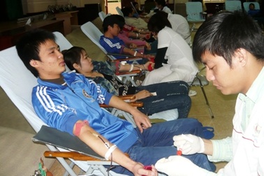 “Sẻ giọt máu đào - trao niềm hi vọng”  