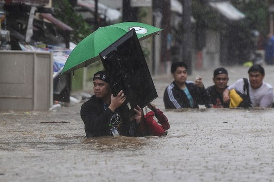 Bão Vamco càn quét Phillippines, Manila tê liệt trong “biển” nước - 6 Bão Vamco càn quét Phillippines, Manila tê liệt trong “biển” nước - 6