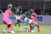 Lee Nguyễn chơi ấn tượng, CLB TPHCM đánh bại Sài Gòn FC