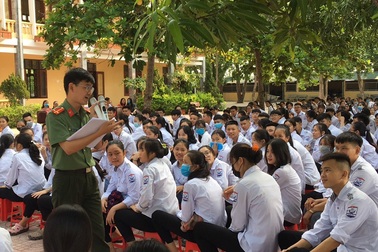 Tăng cường giáo dục chính trị tư tưởng cho học sinh trên môi trường mạng