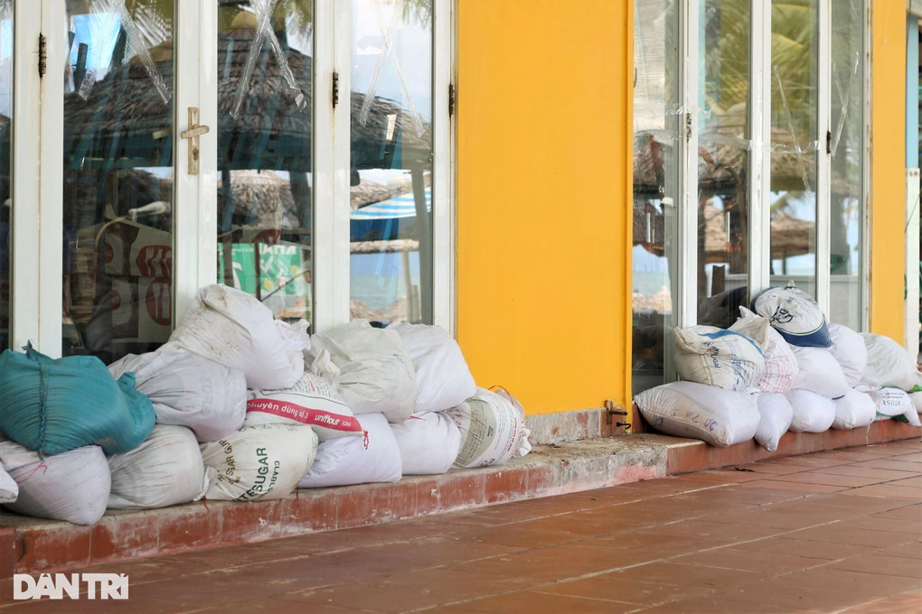 Hội An chằng chống di tích, bảo vệ bờ biển trước siêu bão Noru - 4 Hội An chằng chống di tích, bảo vệ bờ biển trước siêu bão Noru - 4