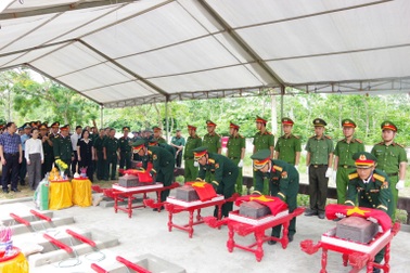 Đưa 5 hài cốt liệt sỹ về yên nghỉ bên đồng đội tại Nghĩa trang Đông Lễ