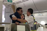Khách thương gia “sàm sỡ” cô gái trên máy bay bị phạt kịch khung