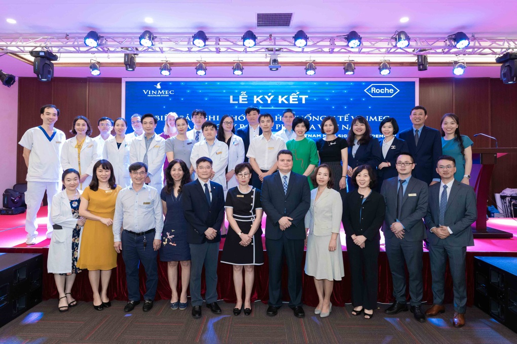 Vinmec hợp tác với Roche Pharma Việt Nam trong nghiên cứu và điều trị ung thư - 5 Vinmec hợp tác với Roche Pharma Việt Nam trong nghiên cứu và điều trị ung thư - 5