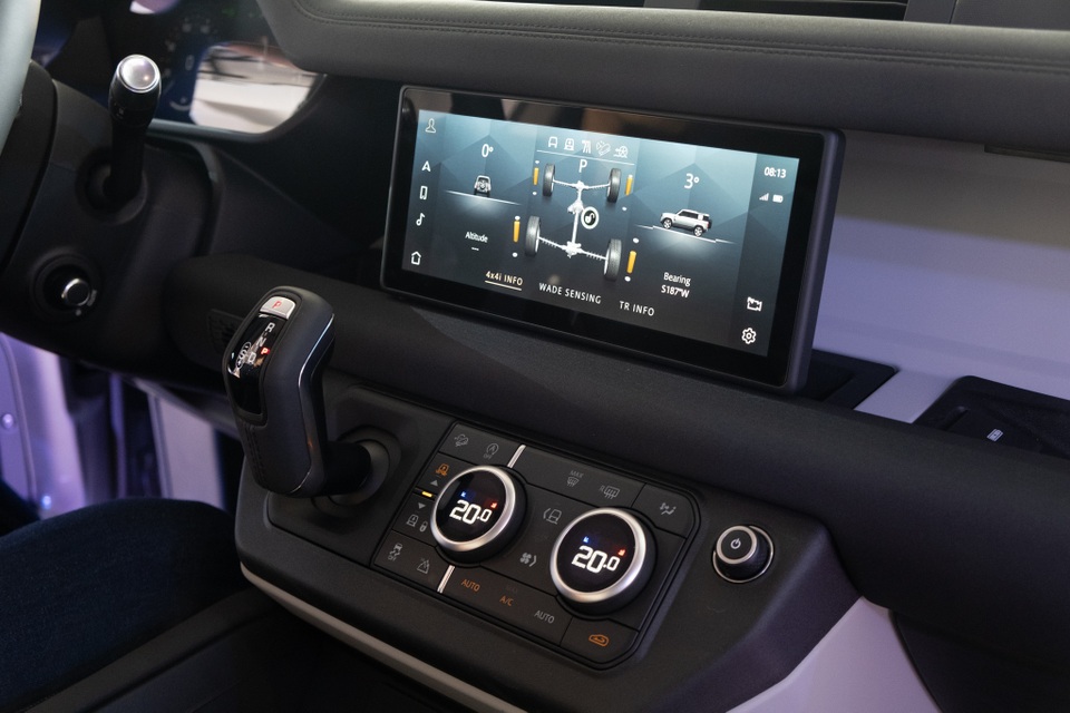 Land Rover Defender giá từ 3,85 tỷ - SUV cho đại gia Việt thích khám phá - 10