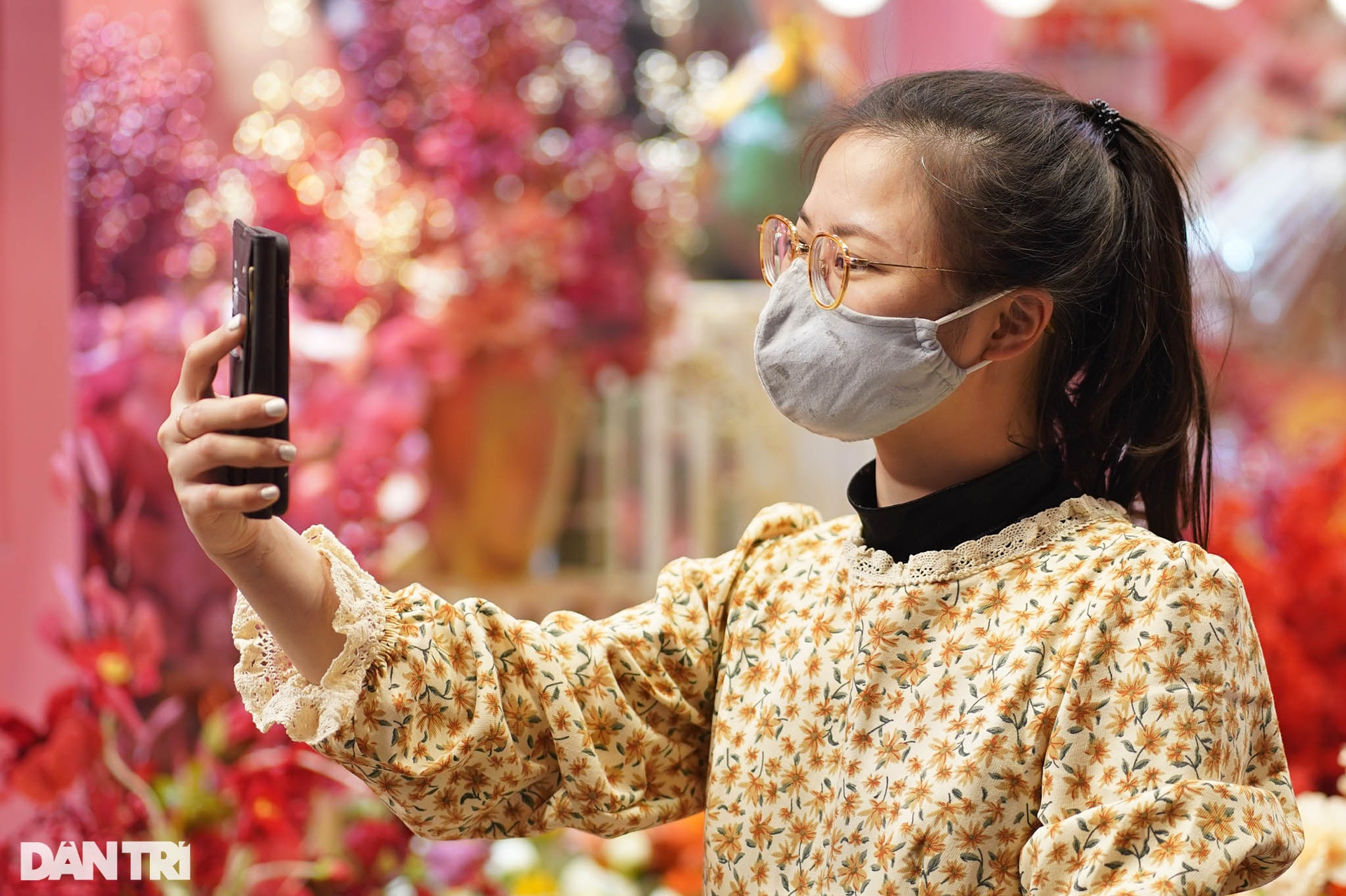 Phố Hàng Mã khoác áo đỏ rực rỡ đón Tết Nhâm Dần - 9 Phố Hàng Mã khoác áo đỏ rực rỡ đón Tết Nhâm Dần - 9