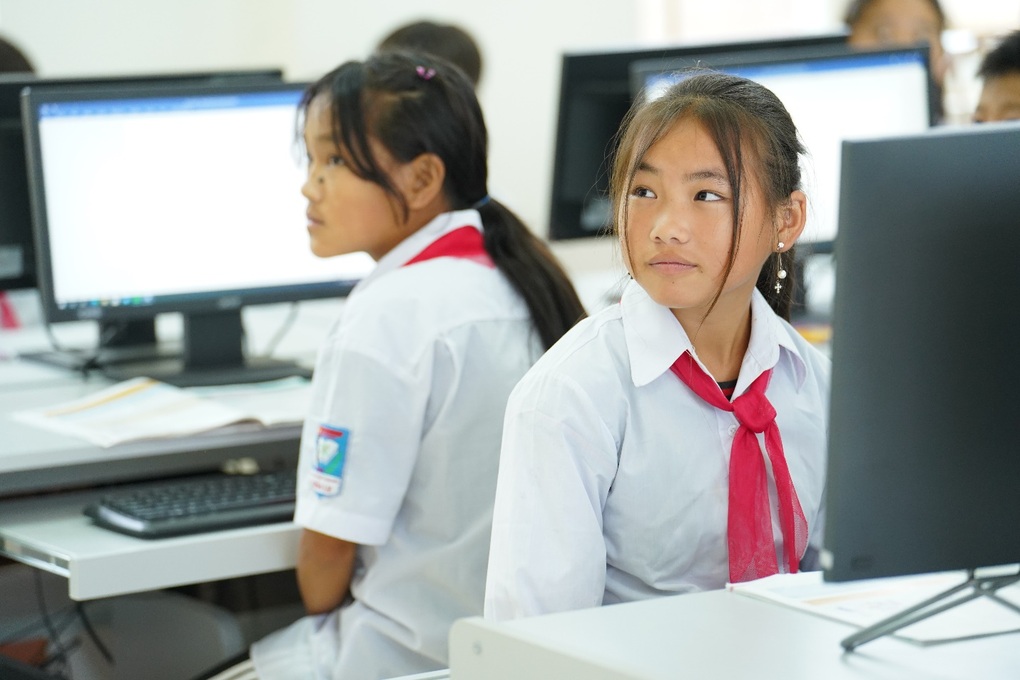 Những chiếc máy tính mang cảm hứng học tập đến mái trường vùng bản Trạm Tấu - 6 Những chiếc máy tính mang cảm hứng học tập đến mái trường vùng bản Trạm Tấu - 6