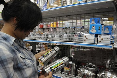 Bất an với phích nước Trung Quốc