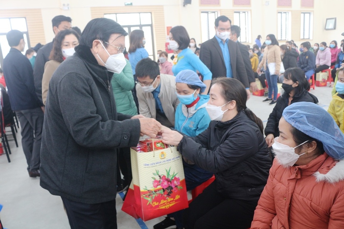 Tặng quà Tết sum vầy tới công nhân lao động  - 3