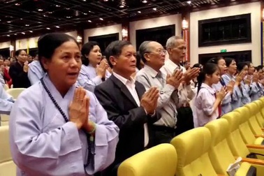 Chiêm bái Phật Ngọc hòa bình tại chùa Bái Đính