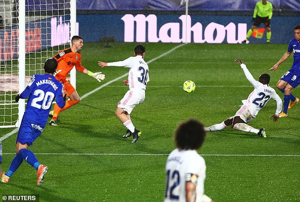 Đánh bại Getafe, Real Madrid chỉ còn kém Atletico 5 điểm - 3 Đánh bại Getafe, Real Madrid chỉ còn kém Atletico 5 điểm - 3