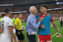 Trưởng đoàn Indonesia đẩy trọng tài Trung Quốc, CĐV có hành động xấu xí