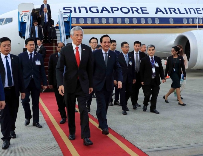 Lễ đón Thủ tướng Singapore Lý Hiển Long tại Sân bay Quốc tế Nội Bài.