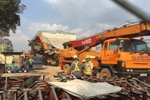 Sập cần cẩu trên công trình Metro Bến Thành - Suối Tiên