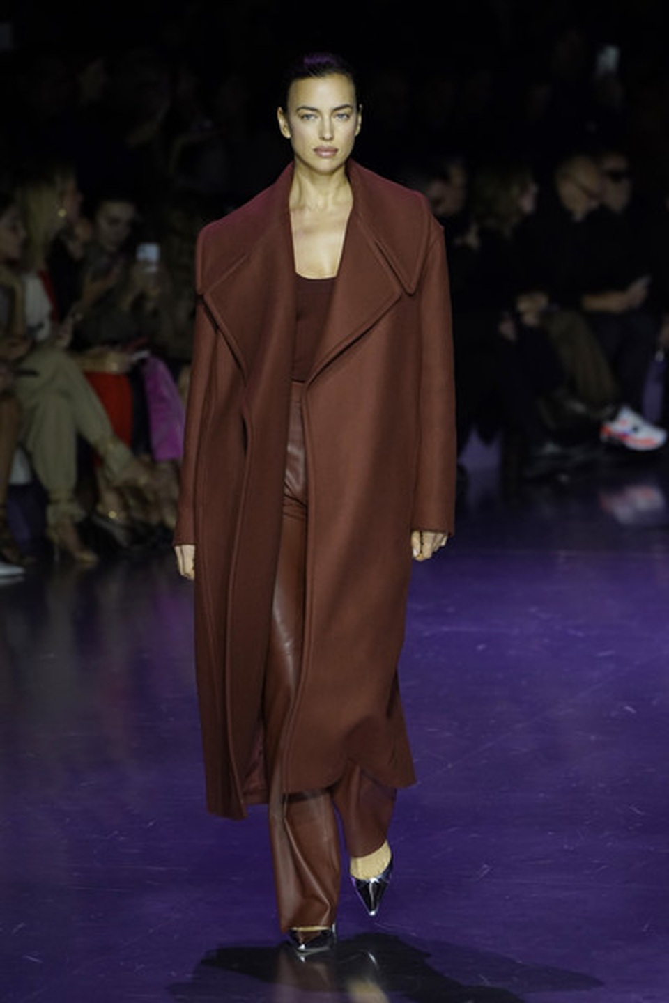 Siêu mẫu Bella Hadid trình diễn ấn tượng tại Milan - 3